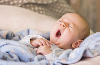 Sploštená hlavička u bábätiek: Je vankúšik naozaj správna voľba?