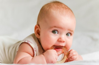 Prerezávanie zúbkov u detí - aké sú príznaky a koľko mliečnych zubov má dieťa?