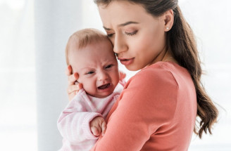 Neutíchajúci plač bábätka: Aké sú jeho príčiny a ako si s ním poradiť?